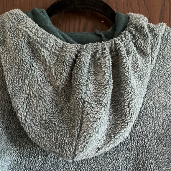 M light green fleece, hooded sweatshirt. Size Large - Picture 6 of 8